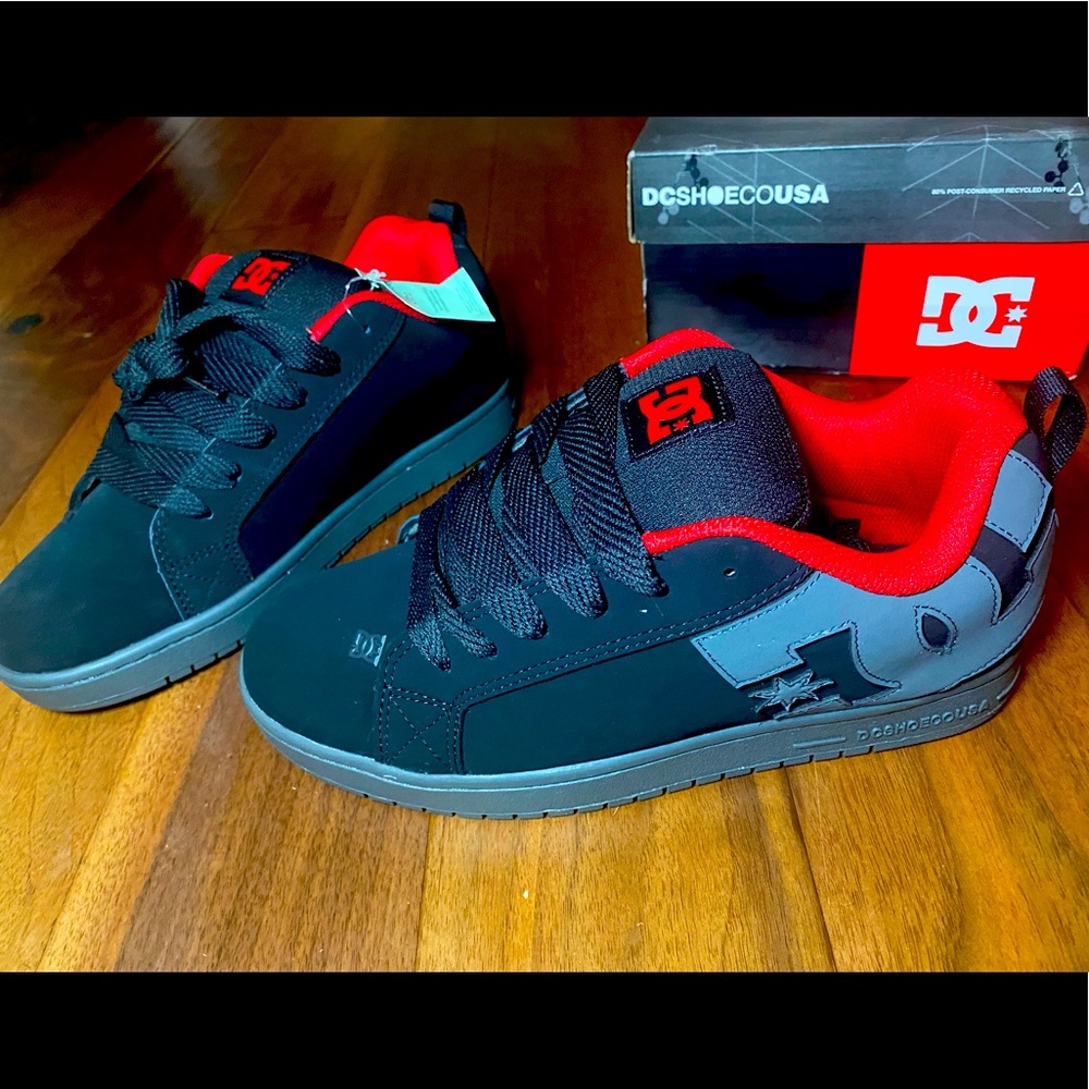 BRAND NEW WITH TAGS - never worn DC shoes, Court Graffik style mens 9